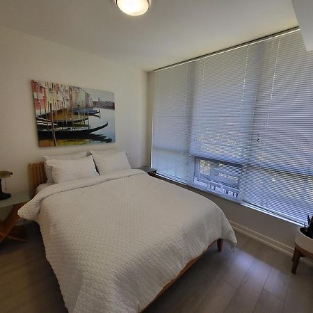 Your Perfect Escape - Modern Landmark Condo In Downtown Calgary - Free Parking- Premium Location Екстериор снимка