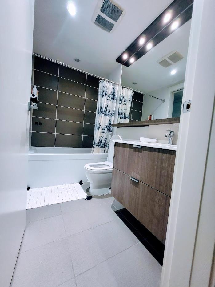 Your Perfect Escape - Modern Landmark Condo In Downtown Calgary - Free Parking- Premium Location Екстериор снимка