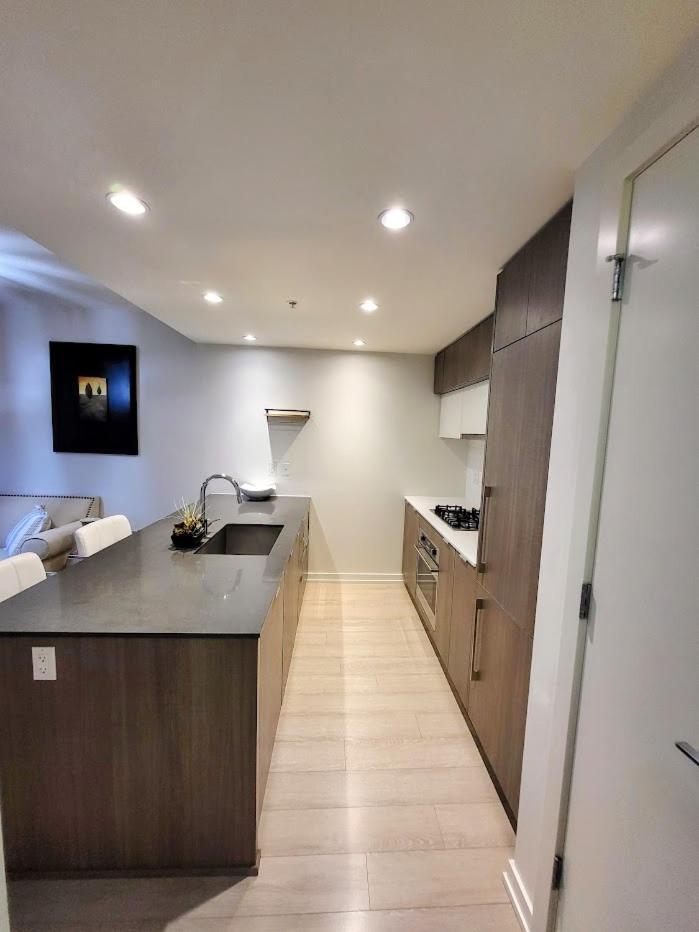 Your Perfect Escape - Modern Landmark Condo In Downtown Calgary - Free Parking- Premium Location Екстериор снимка