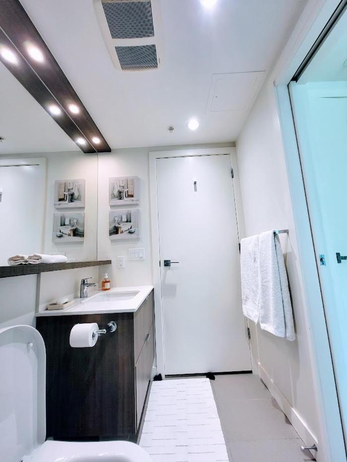 Your Perfect Escape - Modern Landmark Condo In Downtown Calgary - Free Parking- Premium Location Екстериор снимка
