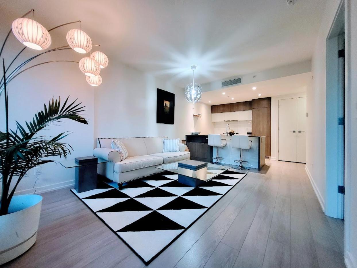 Your Perfect Escape - Modern Landmark Condo In Downtown Calgary - Free Parking- Premium Location Екстериор снимка