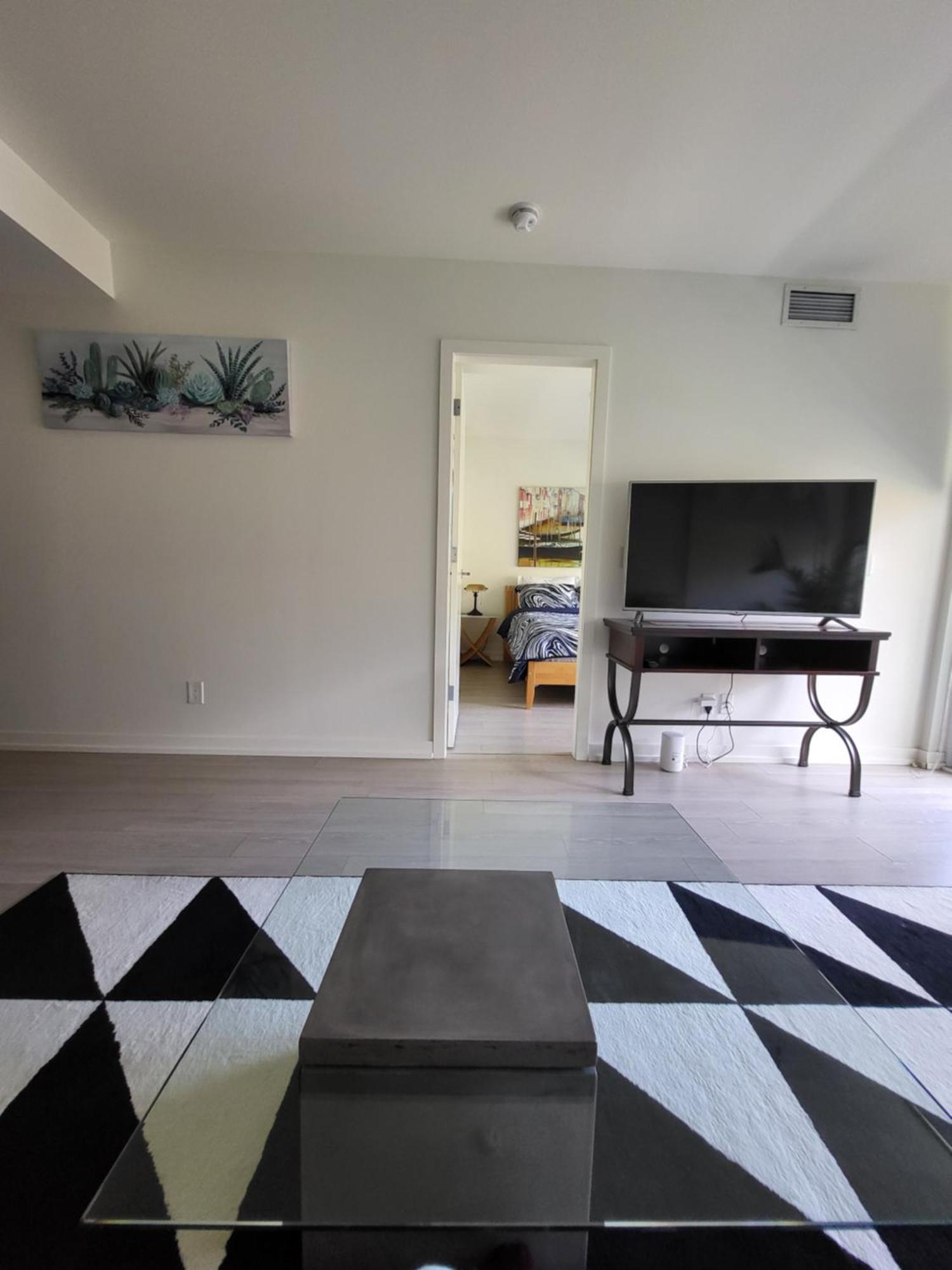 Your Perfect Escape - Modern Landmark Condo In Downtown Calgary - Free Parking- Premium Location Екстериор снимка